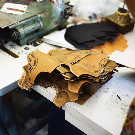 စစ်ဖိနပ်တွေရဲ့ မတူညီတဲ့ ပစ္စည်းတွေကို ဘယ်လို ကာကွယ်ထိန်းသိမ်းမလဲ?.jpg