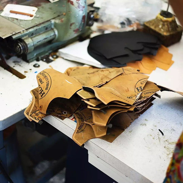 ວັດສະດຸທີ່ແຕກຕ່າງກັນຂອງເກີບທະຫານໄດ້ຮັບການປົກປ້ອງແລະຮັກສາແນວໃດ?