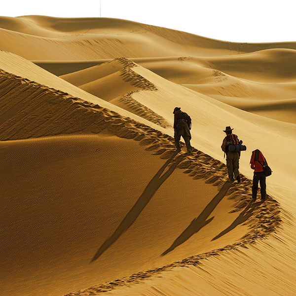 តើស្បែកជើងកវែងវាលខ្សាច់មានប្រភពដើមពីអ្វី?