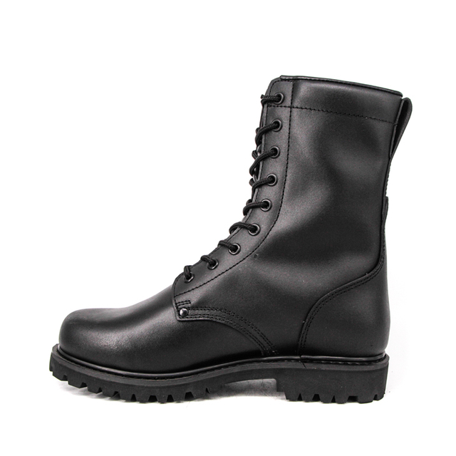 مردان سیاهپوست در حال شکار چکمه های چرمی کامل نظامی آیینی مالزی 6270